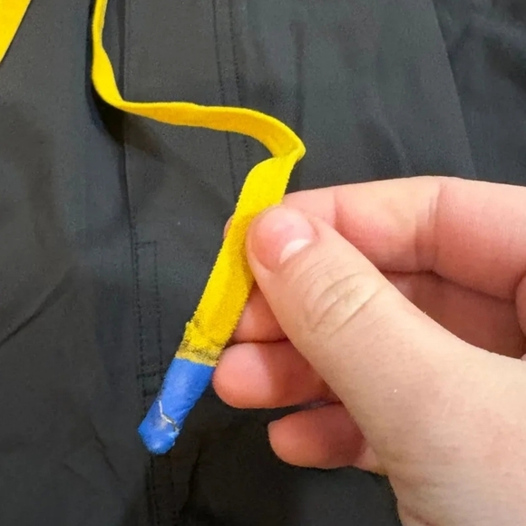 Cotopaxi Men’s Athletic Shorts Black Yellow Drawstring Logo Size S - Picture 2 of 3